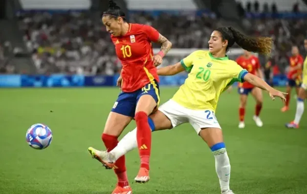 Seleção feminina de futebol vence a potência espanhola por 4 a 2 e vai para final