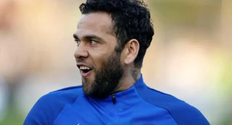 Seleção recebe Daniel Alves e treina na Coreia do Sul