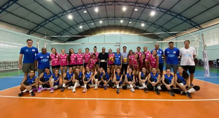 Seleções capixabas de vôlei realizam treinamentos na Sesport para Campeonato Brasileiro