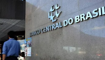 Selic a 15% provoca reação dura da base aliada do governo contra o Banco Central
