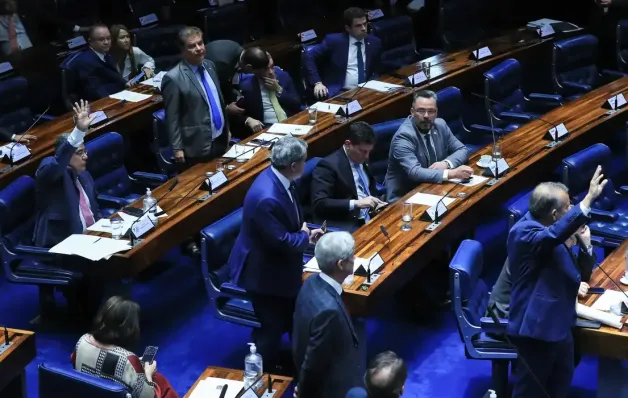 Senado vota hoje projeto que cria regras nas redes contra 'adultização'