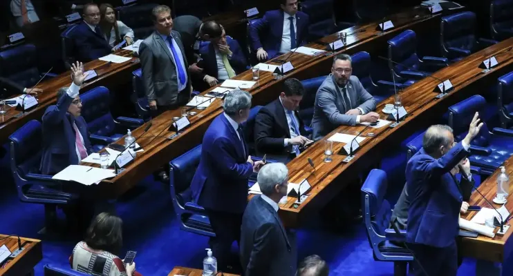 Senado vota hoje projeto que cria regras nas redes contra 'adultização'