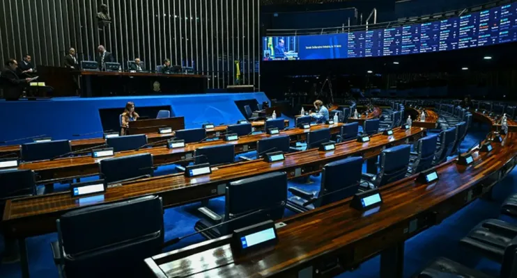 Senado vota projeto que pode reconhecer estágio como experiência profissional