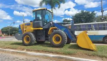 Senadora Rose de Freitas indica máquina pá carregadeira para Pedro Canário