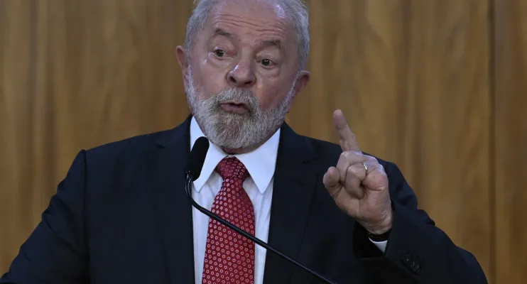 Senadores enviam a Lula proposta para acabar com pensão de filhas de militares
