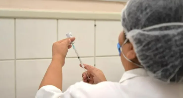 Serra abre novas vagas para vacinação contra dengue e covid-19 nesta quinta-feira às 18h