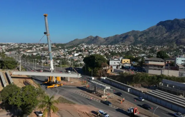 Serra conclui etapa do viaduto e libera trânsito na Avenida Mestre Álvaro