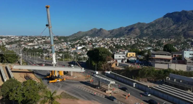Serra conclui etapa do viaduto e libera trânsito na Avenida Mestre Álvaro