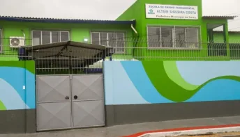 Serra inicia conscientização de famílias sobre nova lei que restringe celulares nas escolas