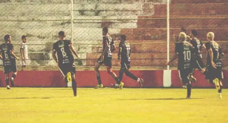 Serra vence o Real Noroeste e fica muito perto da final 