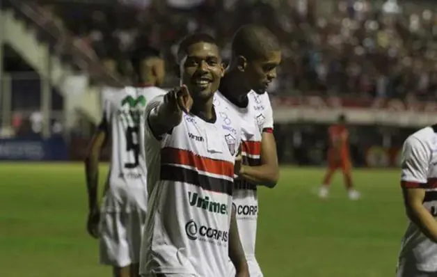 Serra vence o Vilavelhense e avança para as semifinais do Capixaba