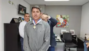 Servidor da Saúde em Jaguaré recebe homenagem da Assembleia Legislativa do ES