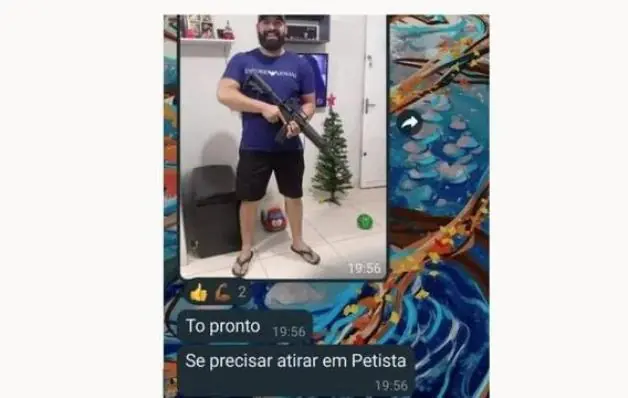 Servidor público é demitido por foto com fuzil e frase 'pronto para atirar em petistas'