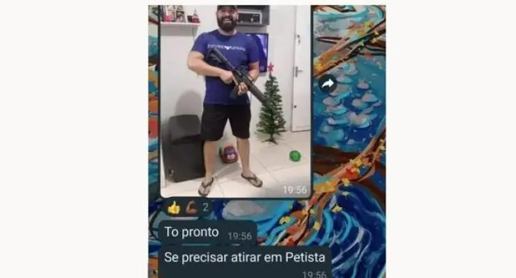 Servidor público é demitido por foto com fuzil e frase 'pronto para atirar em petistas'