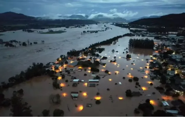 Sobe para 113 o número de mortes após enchentes