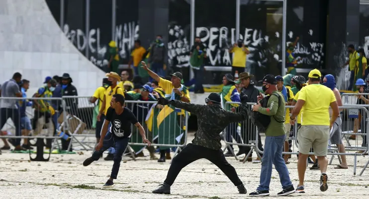 STF julga primeiros quatro réus por depredação do Congresso e Planalto no 8/1