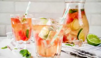 Suco de chá verde e melancia que acelera metabolismo e derrete gordura
