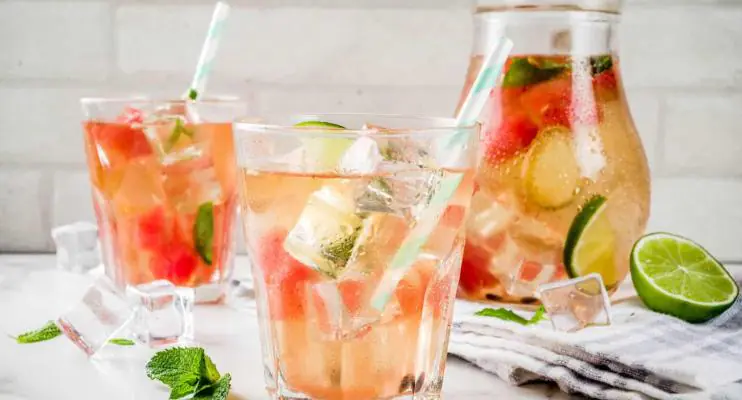 Suco de chá verde e melancia que acelera metabolismo e derrete gordura