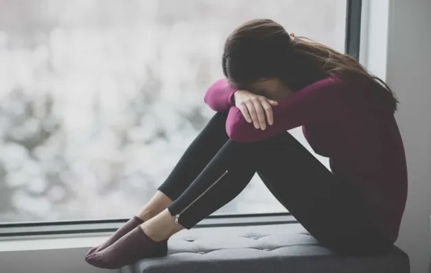 Suicídio pode ser causado por doenças tratáveis, veja como pedir ajuda