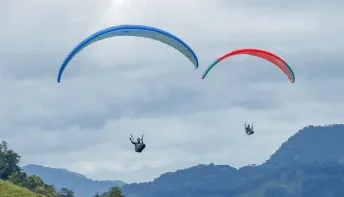 Super Open 2025 coloriu o céu de Alfredo Chaves com evento de voo livre