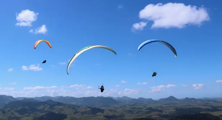 Super Open 2025 reúne pilotos de parapente do Brasil e do exterior em Alfredo Chaves