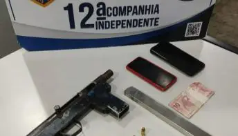 Suspeitos de assaltar motorista são perseguidos e um deles atira contra policiais