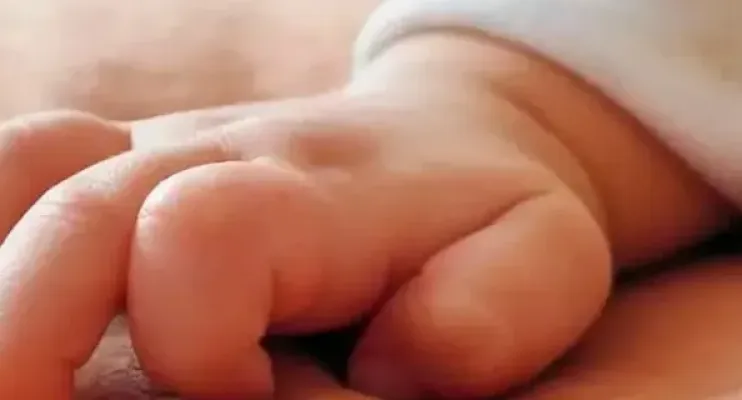 Técnica de Enfermagem é presa dentro de hospital por tortura de bebê