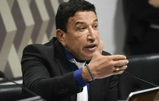 Técnica de enfermagem registra BO contra senador Magno Malta por agressão