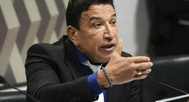 Técnica de enfermagem registra BO contra senador Magno Malta por agressão