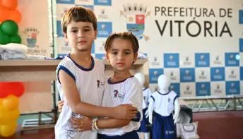 Todas unidades de ensino de Vitória já receberam kits escolares
