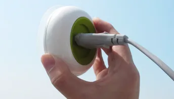 Tomada solar transforma janelas em fonte de energia portátil