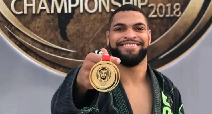 Tricampeão mundial de jiu-jitsu morre em ataque em restaurante em SP