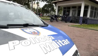 Trio rouba carro de turistas de Minas Gerais, é perseguido e detido pela polícia em Vila Velha, no ES