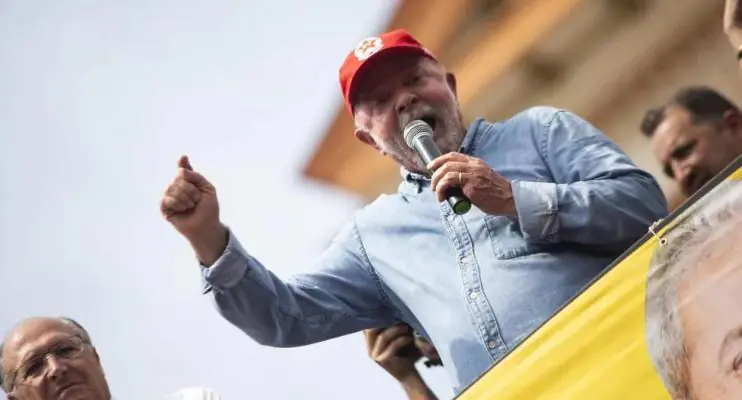 TSE manda apagar posts falsos que associam Lula ao fim do cristianismo