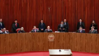 TSE retoma julgamento que pode levar à inelegibilidade de Bolsonaro