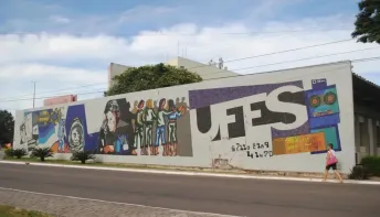 Ufes abre vagas em concurso com salários de até R$ 5 mil