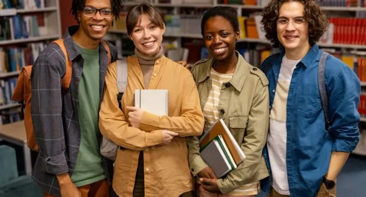 Últimos dias para se inscrever nas 1 mil vagas do Nossa Bolsa 2025 e fazer sua graduação sem custo