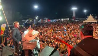 Um show de encanto e beleza na voz do cantor capixaba Elias Wagner