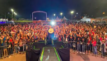 Um show de encanto e beleza na voz do cantor capixaba Elias Wagner