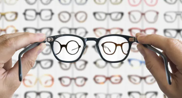 Usar óculos pode fazer uma pessoa parecer mais inteligente? Entenda!