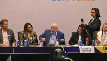 ‘Vai subir dólar, cair a Bolsa? Paciência’, diz Lula sobre mudança no teto