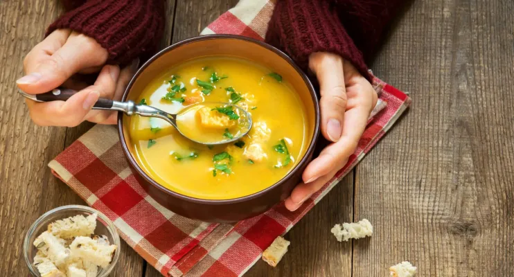 Vai uma sopinha? Saiba como fazer sopas nutritivas e amigas da dieta