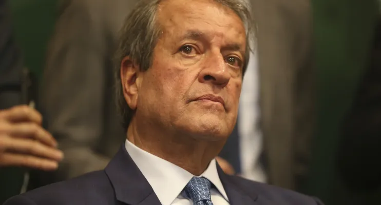 Valdemar Costa Neto é preso em flagrante por posse ilegal de arma