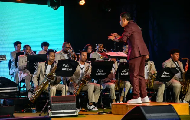 Vale Música Jazz Band lança álbum em concerto gratuito na Praia da Costa