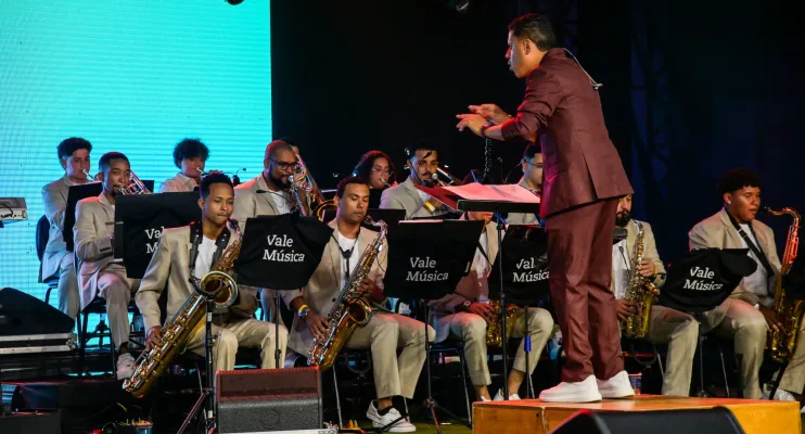 Vale Música Jazz Band lança álbum em concerto gratuito na Praia da Costa