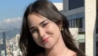 Van invade calçada em Ipanema e causa morte de filha de diplomata brasileiro