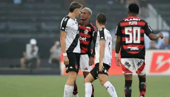 Vegetti se revolta com arbitragem e cobra jornalistas após Vasco x Flamengo