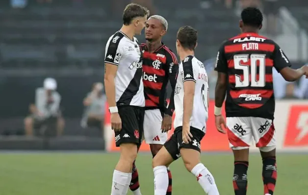 Vegetti se revolta com arbitragem e cobra jornalistas após Vasco x Flamengo