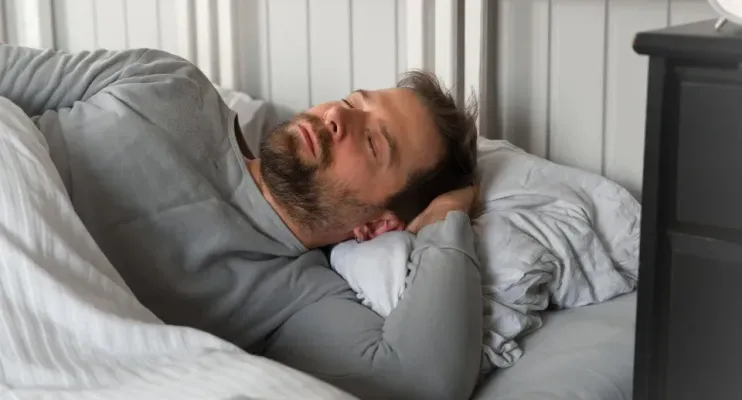 Veja o que acontece com seu corpo ao dormir do lado esquerdo
