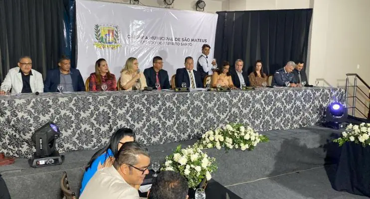 Veja o vídeo: Câmara e Paulo Fundão recebem elogios de autoridades por gratidão em sessão solene em São Mateus